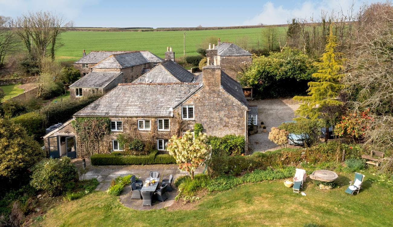 This fabulous property sits in a small hamlet of similar cottages.