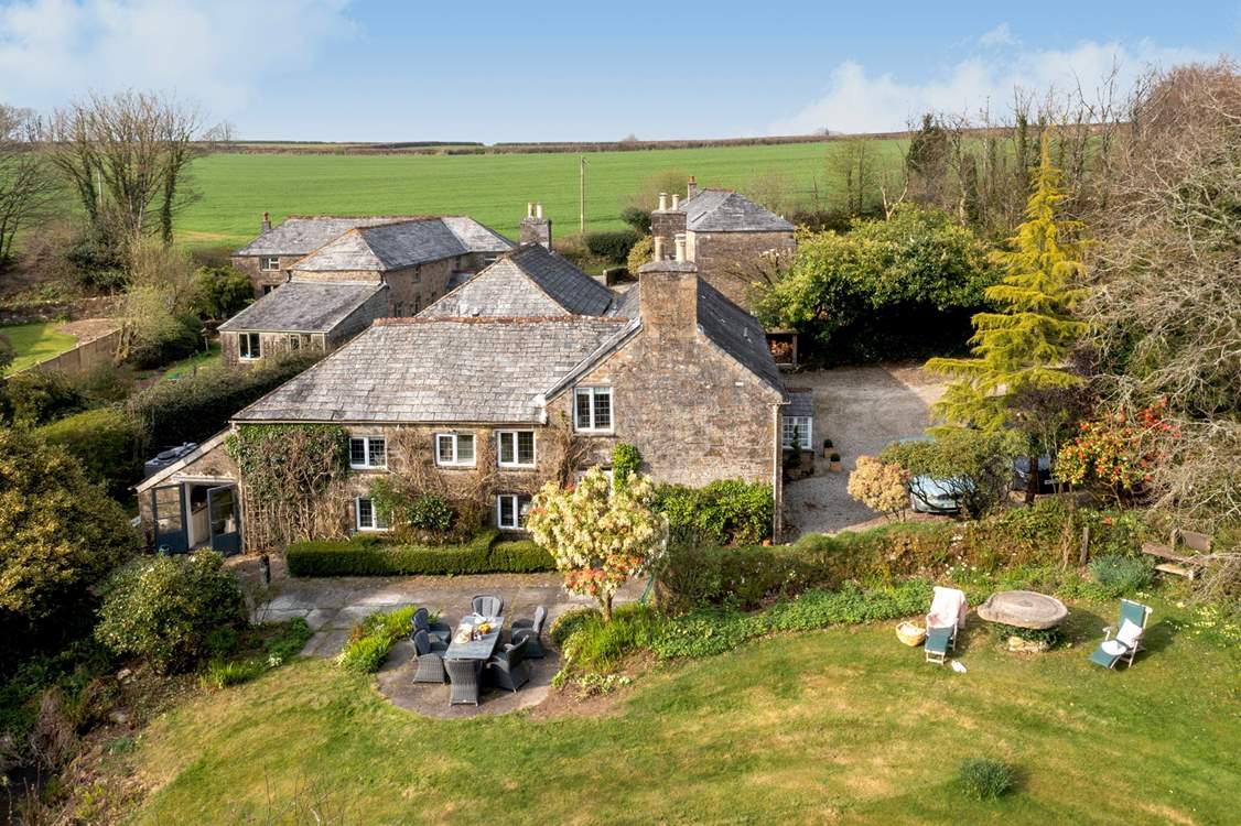 This fabulous property sits in a small hamlet of similar cottages.