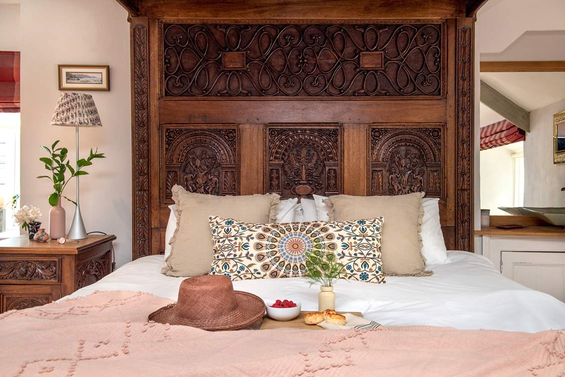 The fabulous carved bedhead.