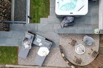 Sit on a sun-lounger, chill in the hot tub, or toast marshmallows over the fire-pit, the choice is yours!