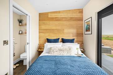 ...with a comfy king-size bed and en suite shower-room.