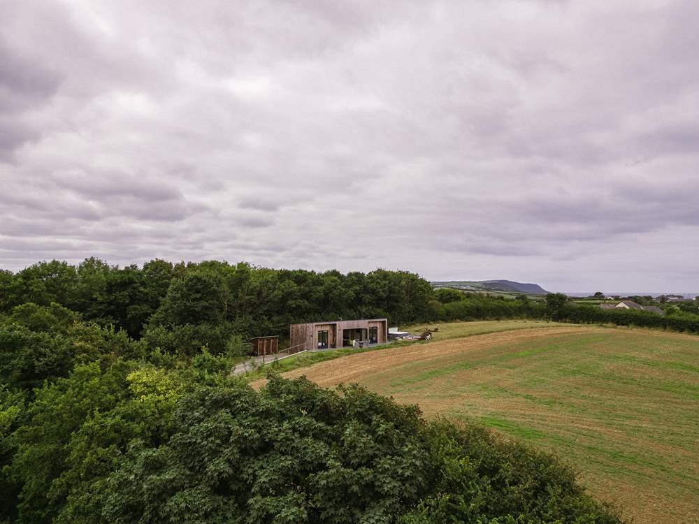 Enjoy this rural and peaceful retreat and get back to nature.