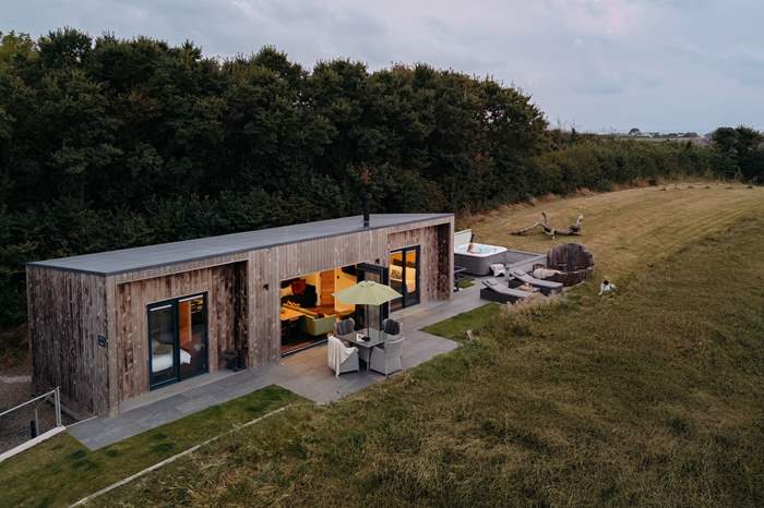 Henrosa is a 2 bedroom, dog friendly cabin with hot tub near Bude, North Cornwall.