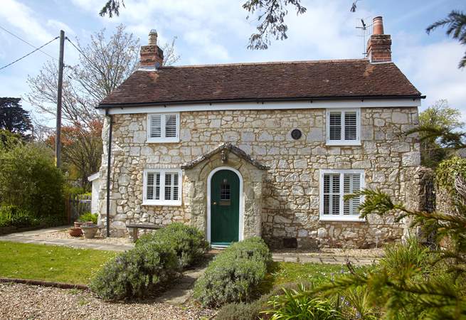 Weirside Cottage in Brighstone, a little slice of Isle of Wight heaven awaits.