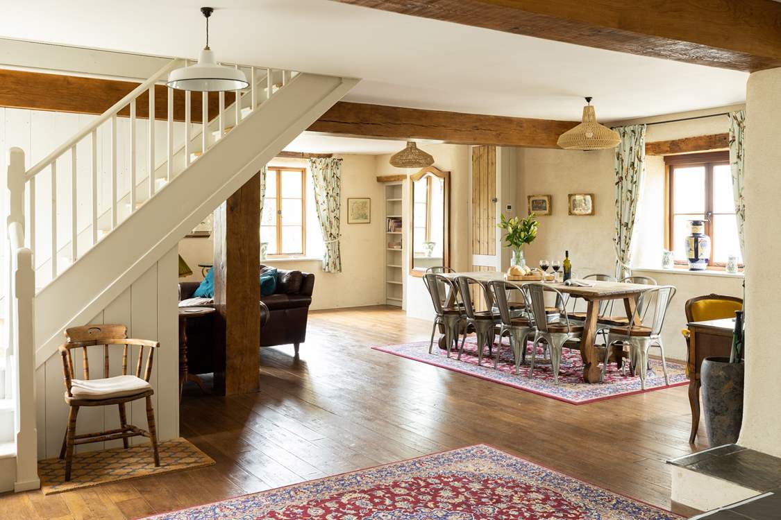 A room that will welcome everyone home after a day at the beach! Please note there is a step up to the kitchen area.
