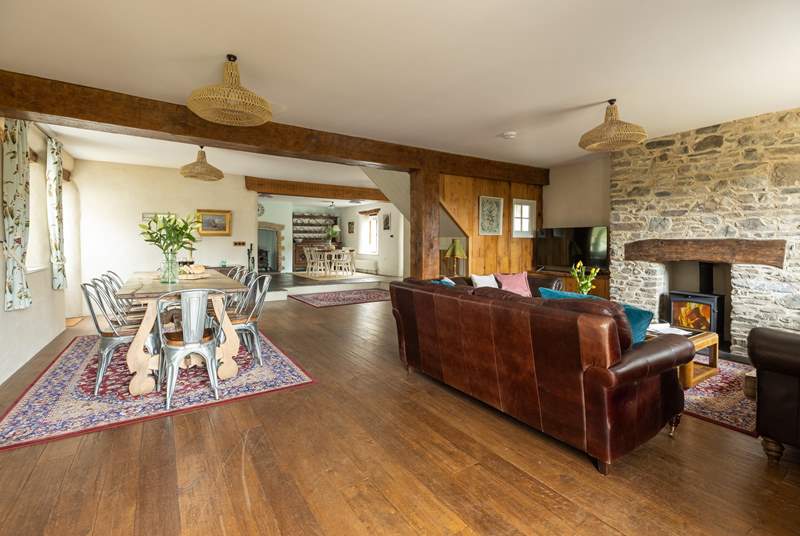 A cosy sitting-area or the perfect spot to enjoy a family feast!