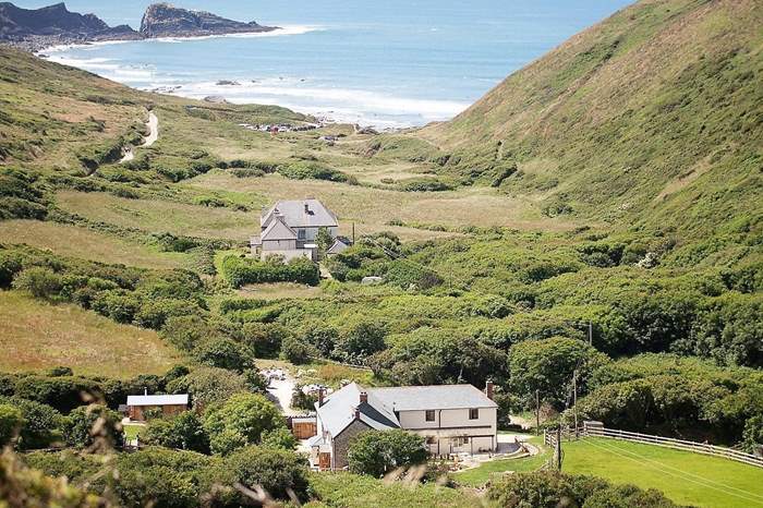 Strawberry Water House is a 4 bedroom holiday cottage near the beach in Welcombe, North Devon.