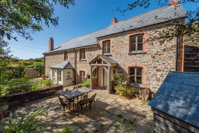 Strawberry Water Cottage is a 2 bedroom holiday cottage near the beach in Welcombe, North Devon.