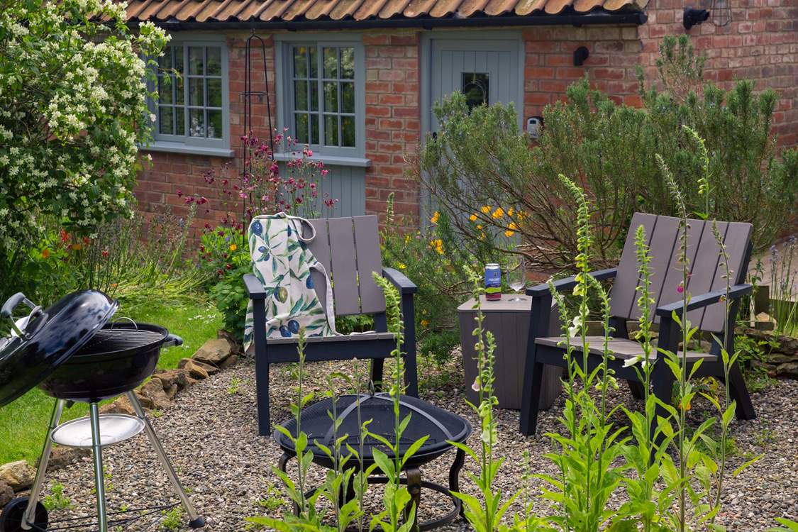 For outdoor cooking make use of the barbecue and enjoy your meal sitting among the flowers.