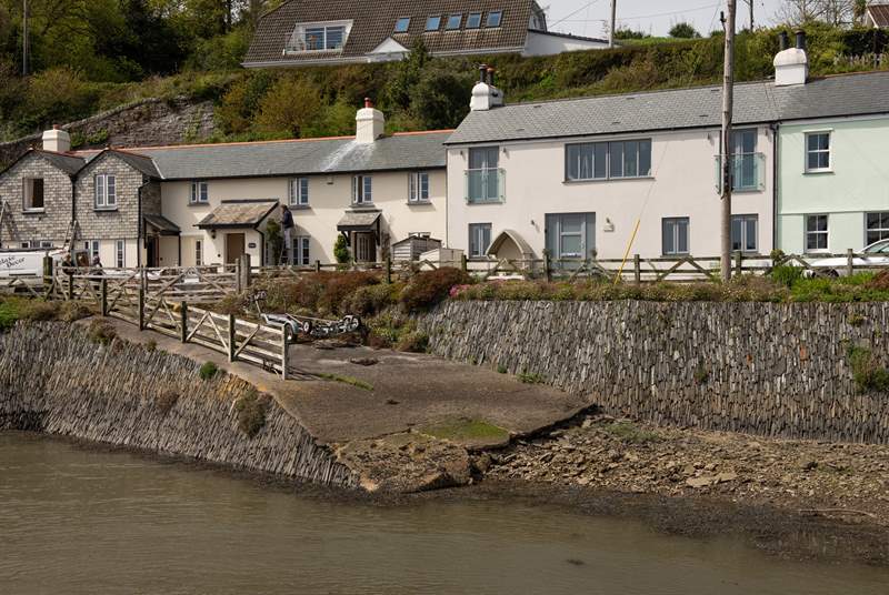 Overlooking the Lynher River across to Antony Estate (owned by the National Trust), this is ideally located to explore the Tamar Valley and Whitsand Bay.