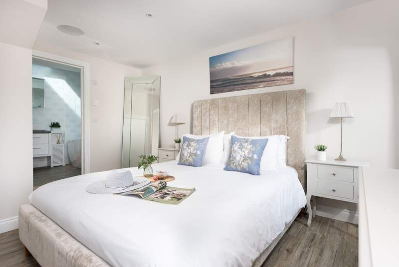 The main en suite bedroom has gorgeous river views and a king-size bed.