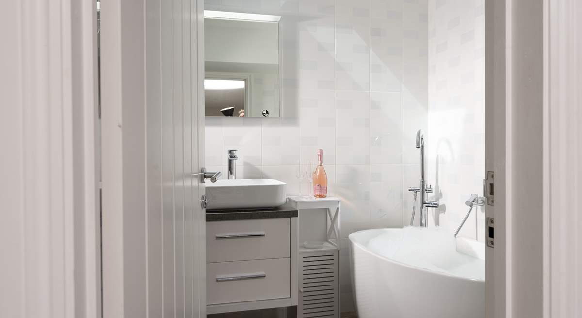 Take a peek into the en suite.