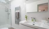 And of course there's a stylish en suite shower-room as well. - Thumbnail Image