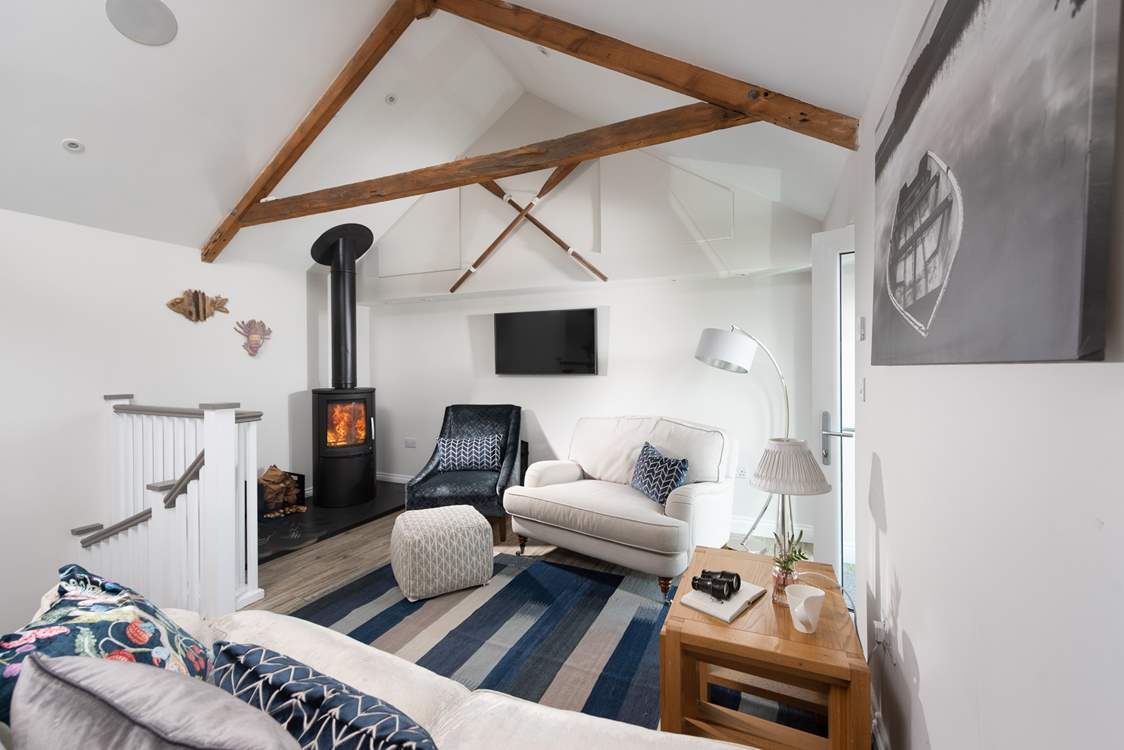 A waterside location deserves a nautical theme.