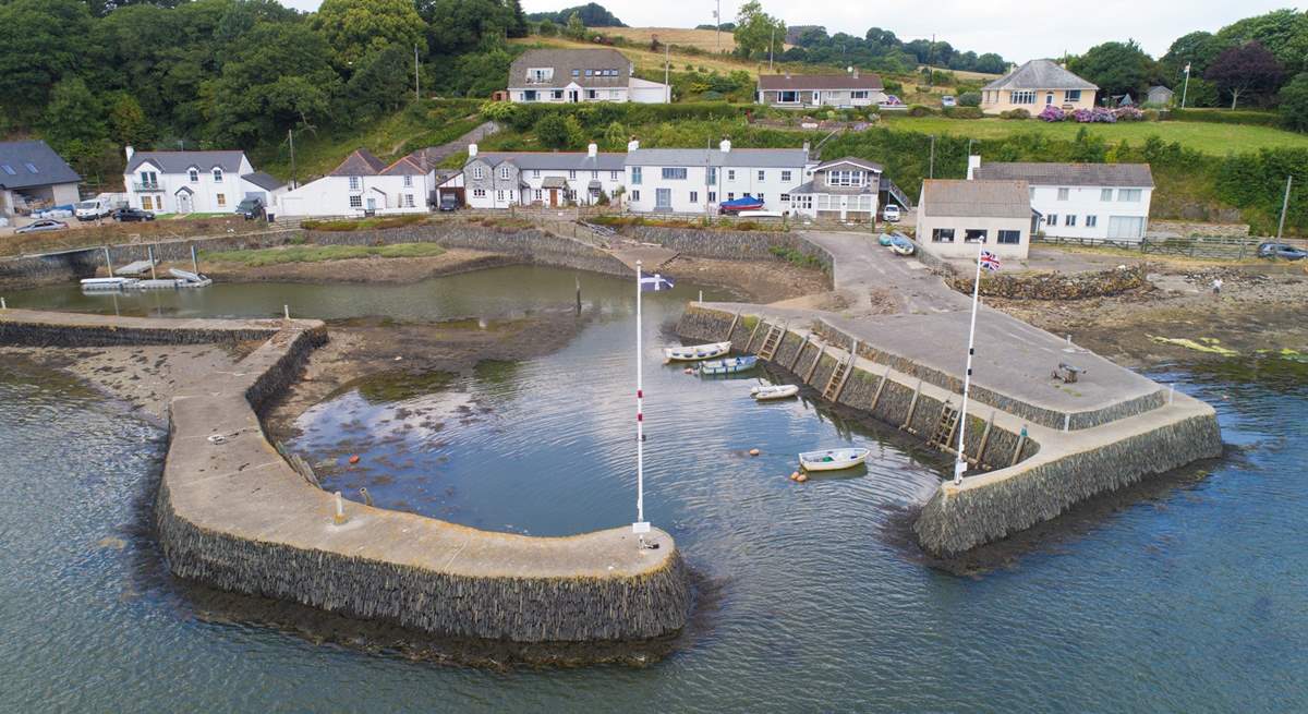 Set at the end of a No Through Road and directly opposite the tiny harbour, Lynher House awaits up to four lucky guests.