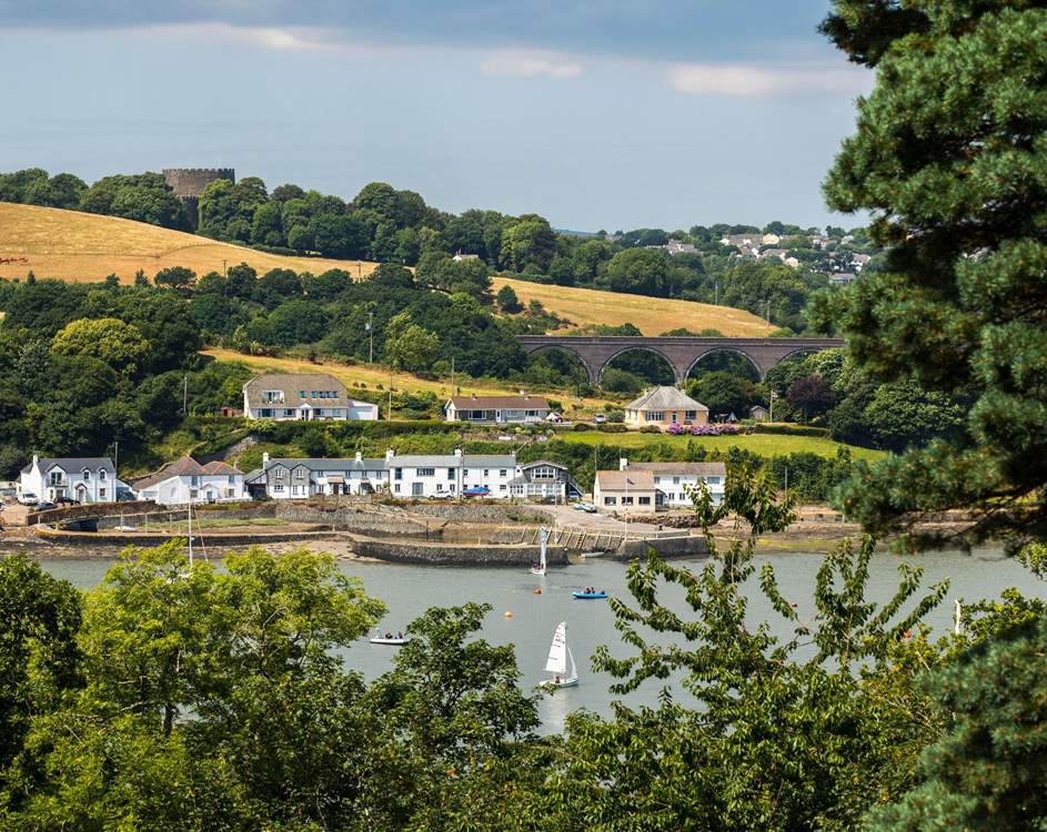 Directly opposite the tiny harbour, Lynher House awaits up to four lucky guests.