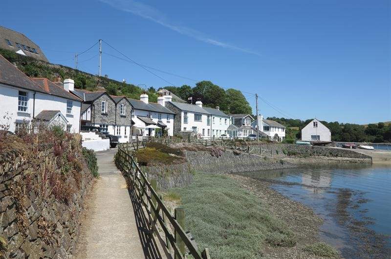 The waterside setting of Antony Passage.