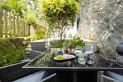 Such a blissful spot to enjoy al fresco dining.