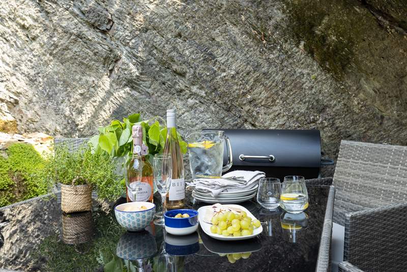Al fresco dining, the perfect holiday pastime. 