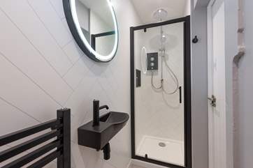 There is an additional shower-room by the front door, just perfect for those days when you come in off the beach and need to wash away salty hair and sandy toes or paws!