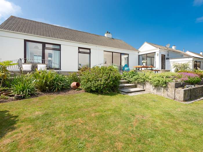 No 28 St Agnes, Sleeps 6 in St Agnes