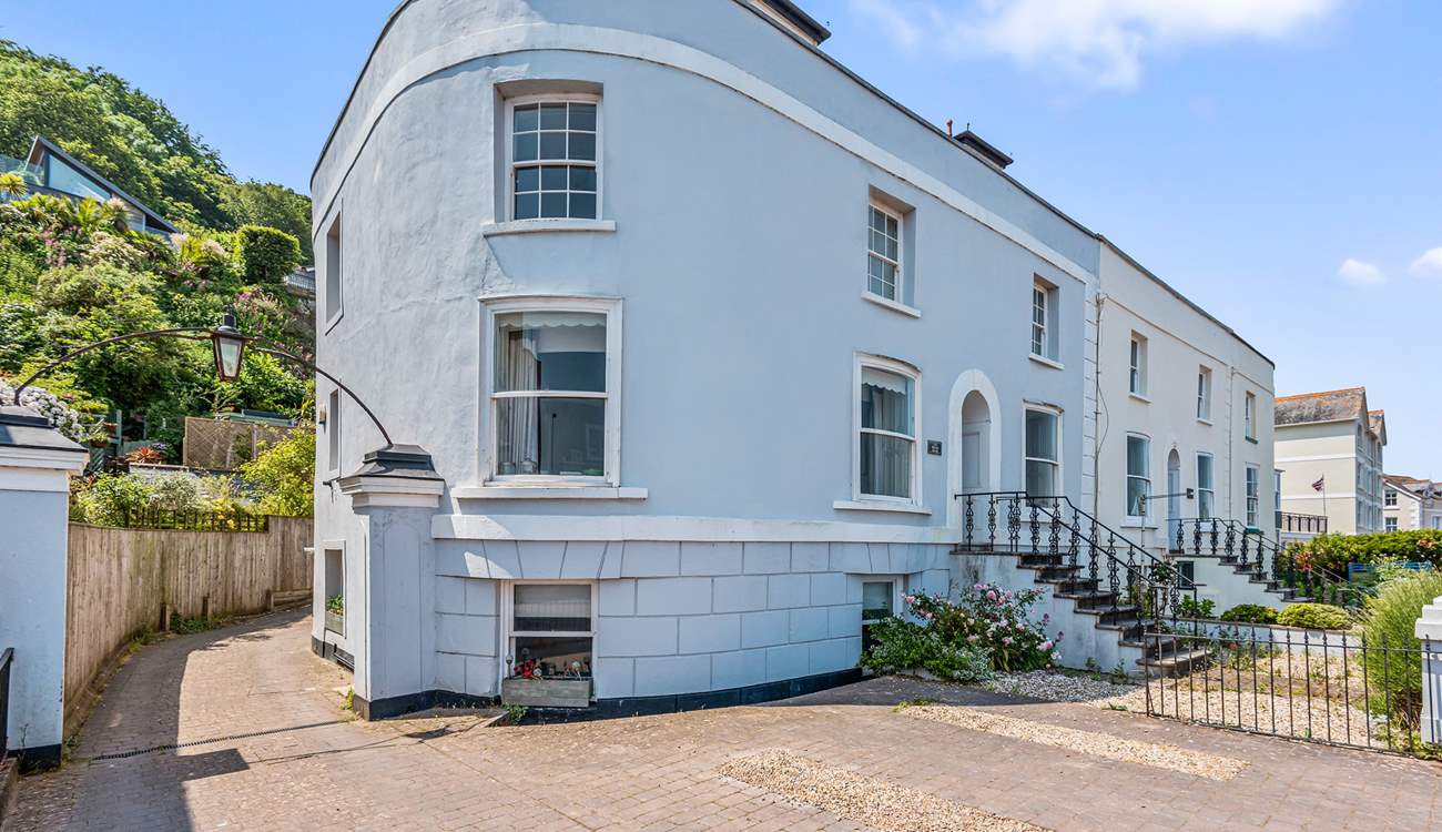 The Retreat is an apartment-style abode that can be found in this glorious house.
Please note, the parking space is behind the house, up the driveway to the left hand side of the picture.