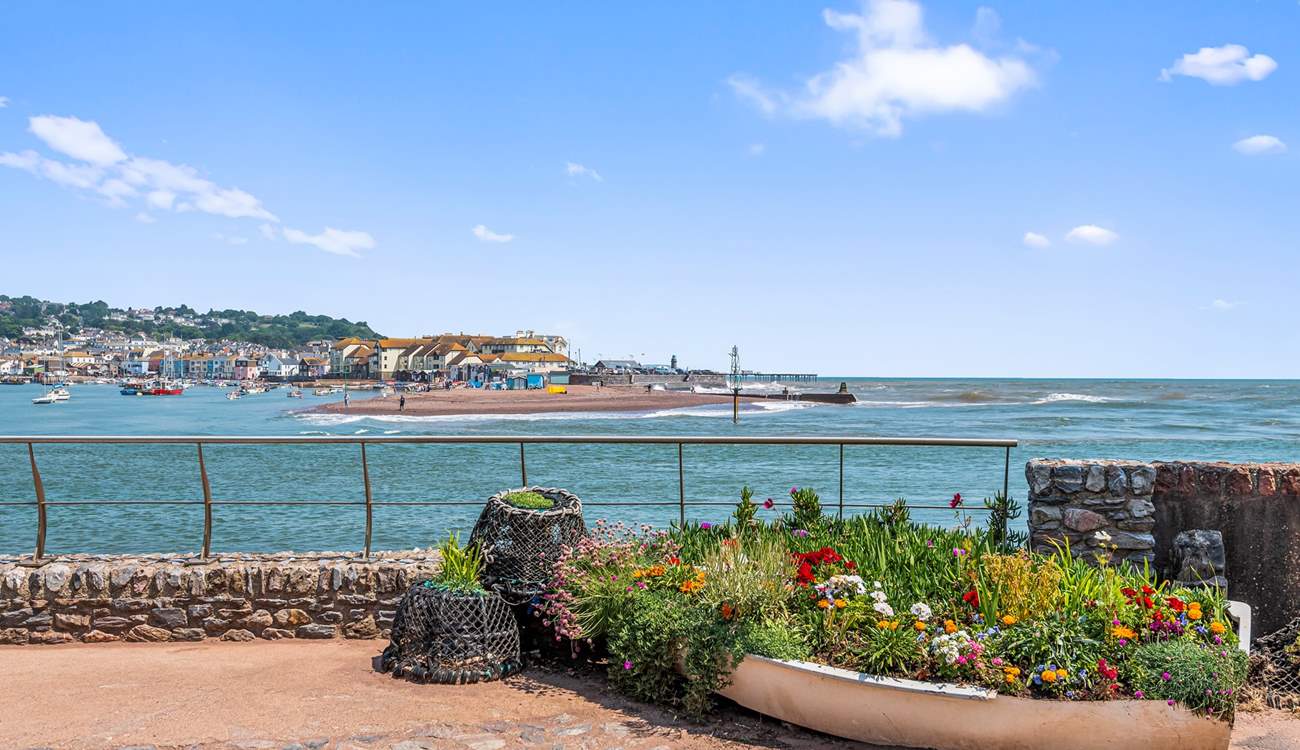 What a beautiful sight looking over to Teignmouth on the far banks.