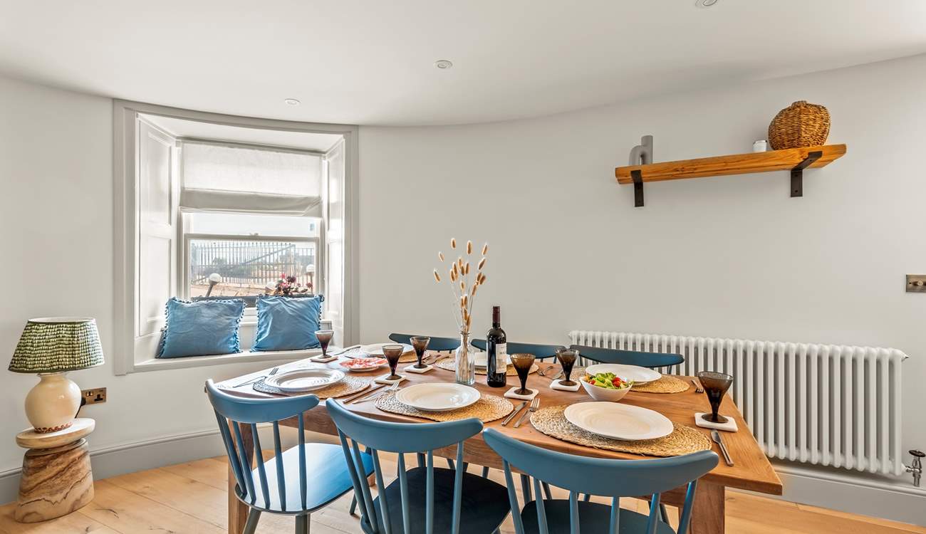 What a lovely place to gather the family for that special evening meal.