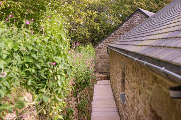 The private access to Peaceful Retreat.