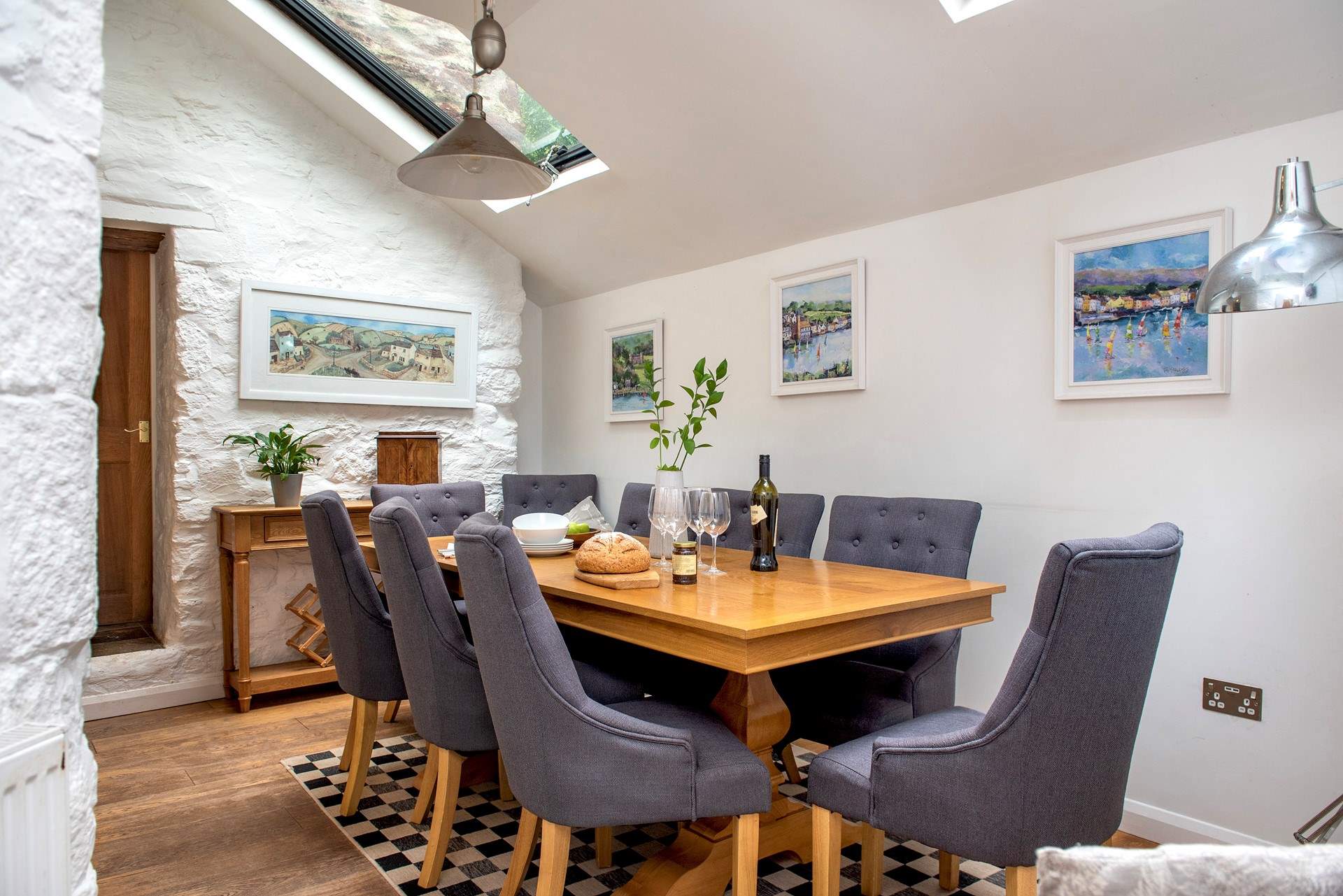 Pull up a chair at the dining-table and enjoy holiday meals together.