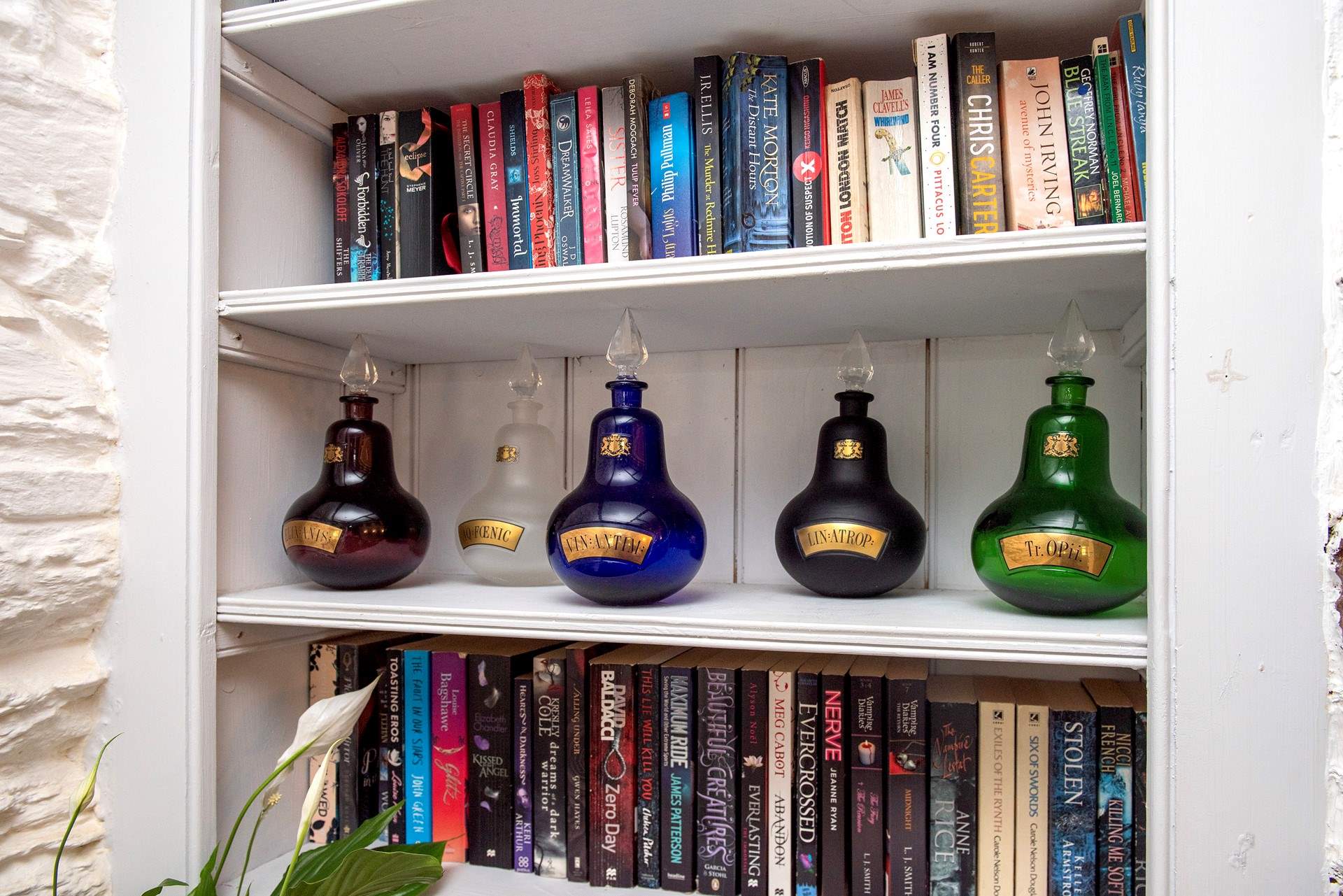 There's a good choice of books to delight the avid bookworm and wonderful touches throughout, that perfectly complements the age and character of the house.