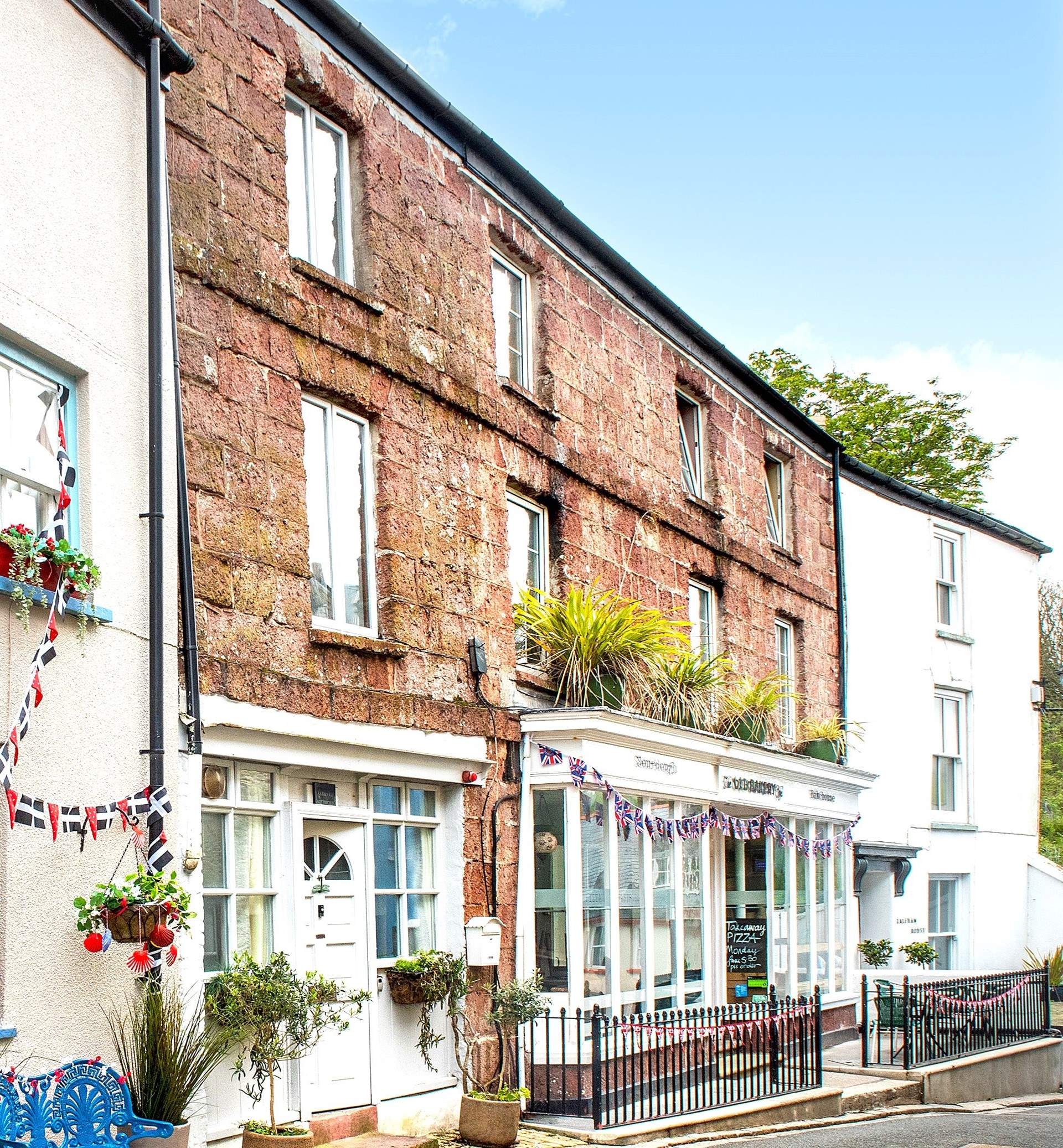 Enjoy a wonderful holiday at Garretts.