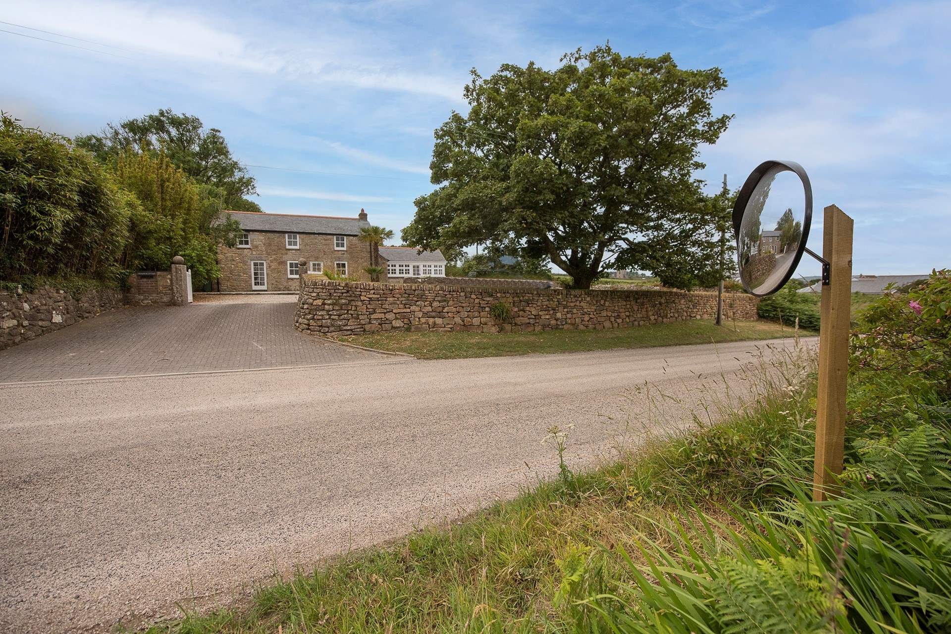 Please take care when leaving as the cottage is located just off the road, and this can get busy during peak times. Please use the road mirror to help you exit safely. 