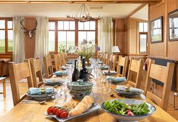 Imagine enjoying a lovely meal at this sumptuous dining-table.