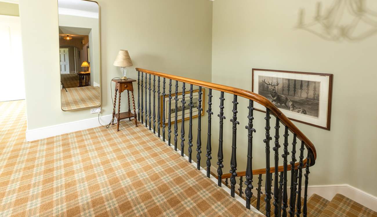 The spacious landing showcasing the wide curved staircase and leading to the bedrooms.
