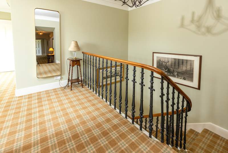 The spacious landing showcasing the wide curved staircase and leading to the bedrooms.