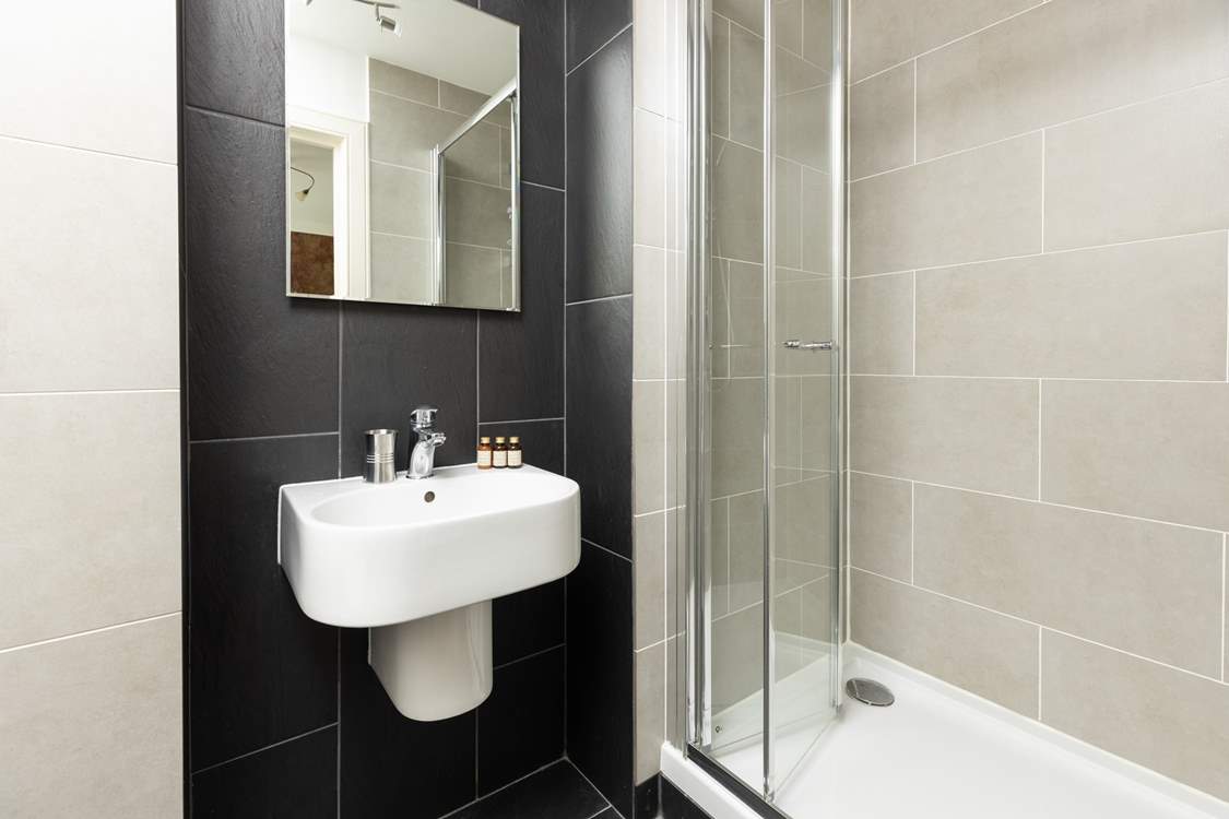 En suite to bedroom 6.