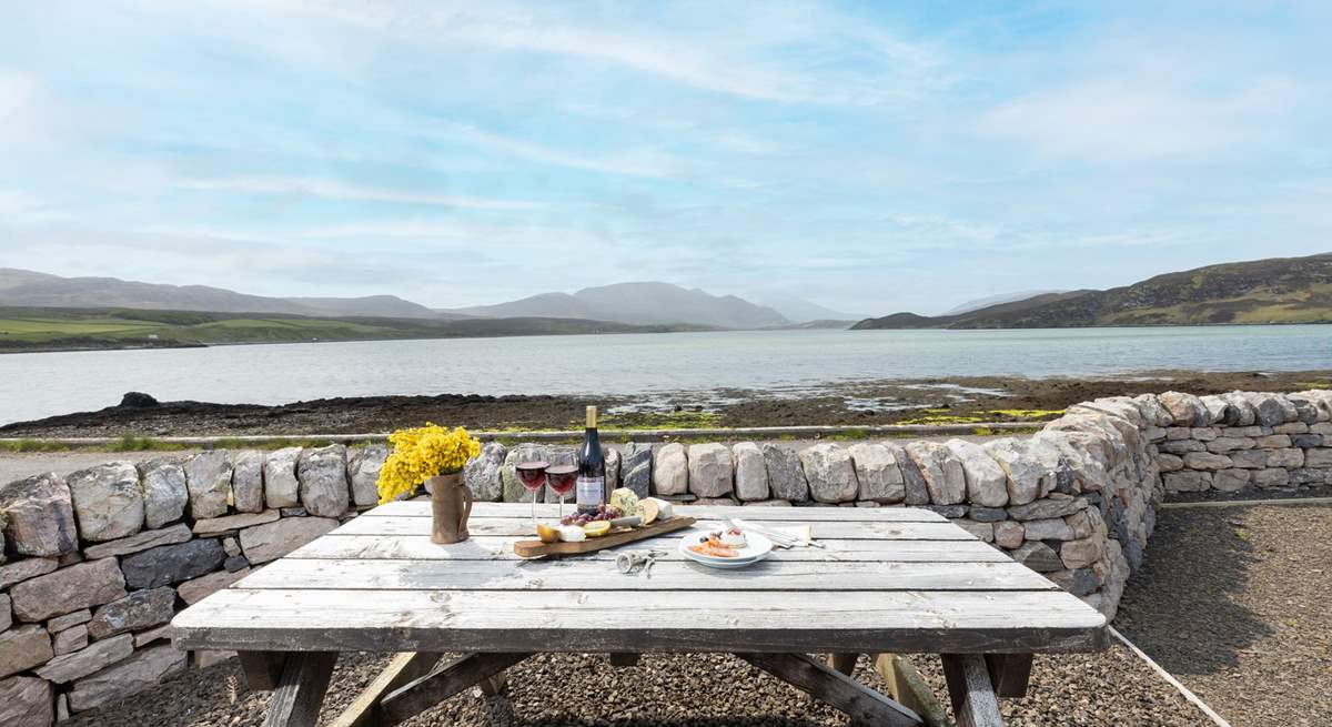 Al fresco dining watching the wildlife on the shore. 