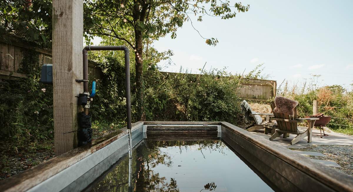 And relax in the wood-fired bath tub. 