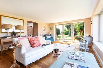 Views all round through the enormous windows, sunshine floods in.