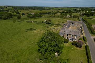 The Baggarah and the neighbouring farmhouse are set on a quiet country lane