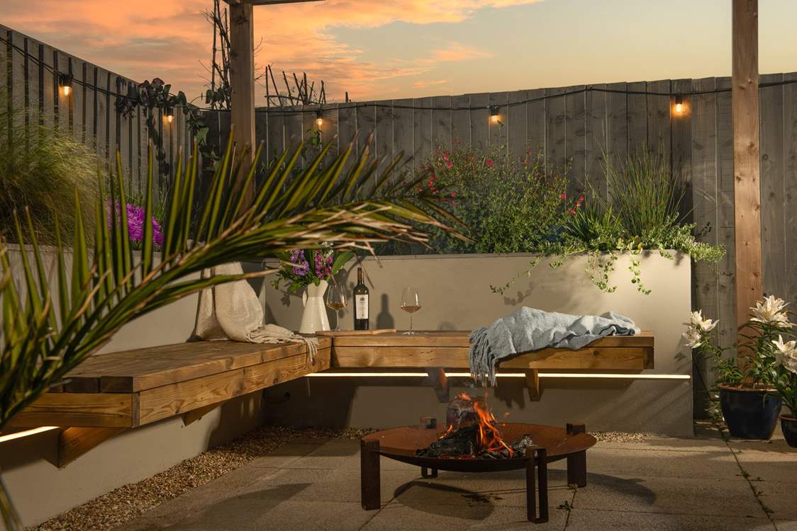 And dreamy evenings with a glass of wine around the fire pit.