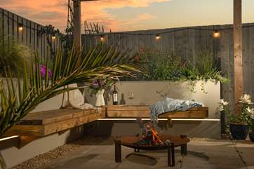 And dreamy evenings with a glass of wine around the fire pit.