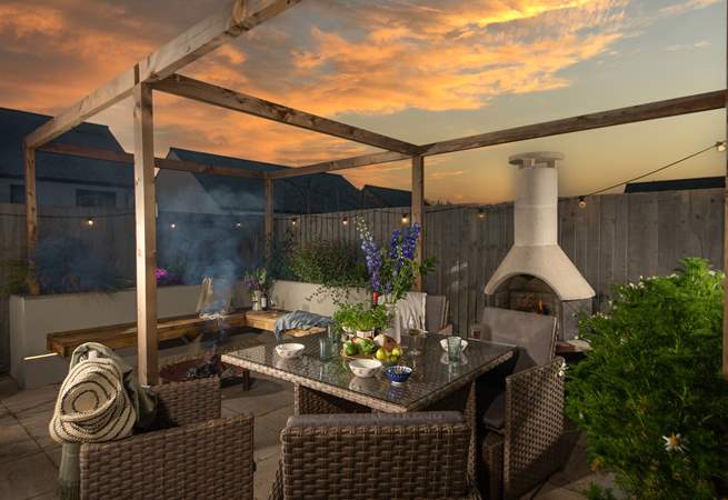 Enjoy al fresco suppers and evening drinks as the sun sets.