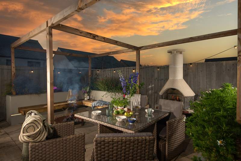Enjoy al fresco suppers and evening drinks as the sun sets.