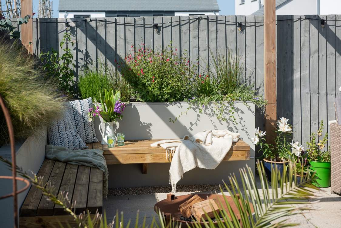 Get lost in a holiday read in this delightful little nook.