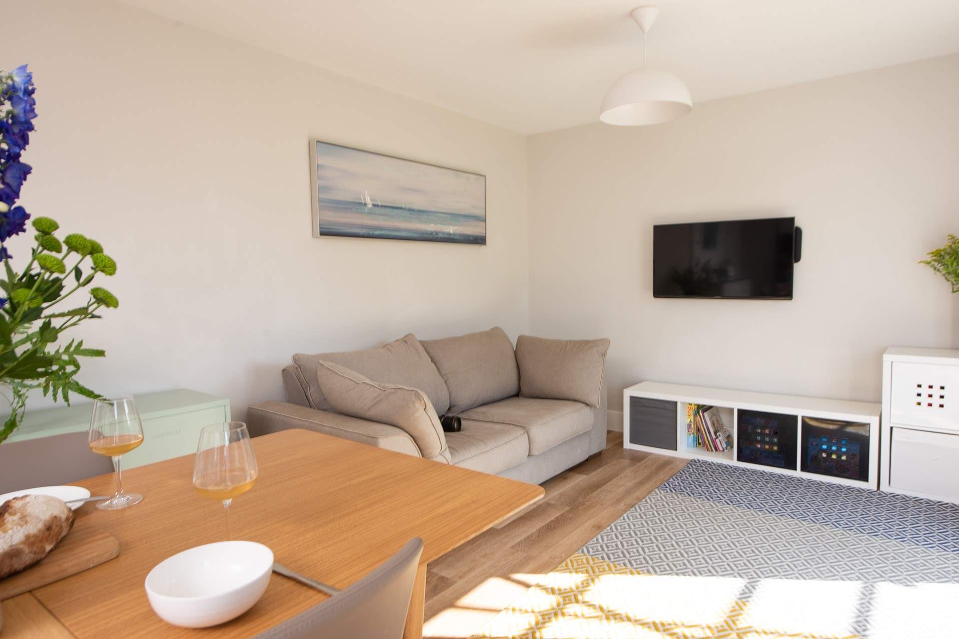 .There is a sofa in the open plan living space so there is plenty of room to relax. 