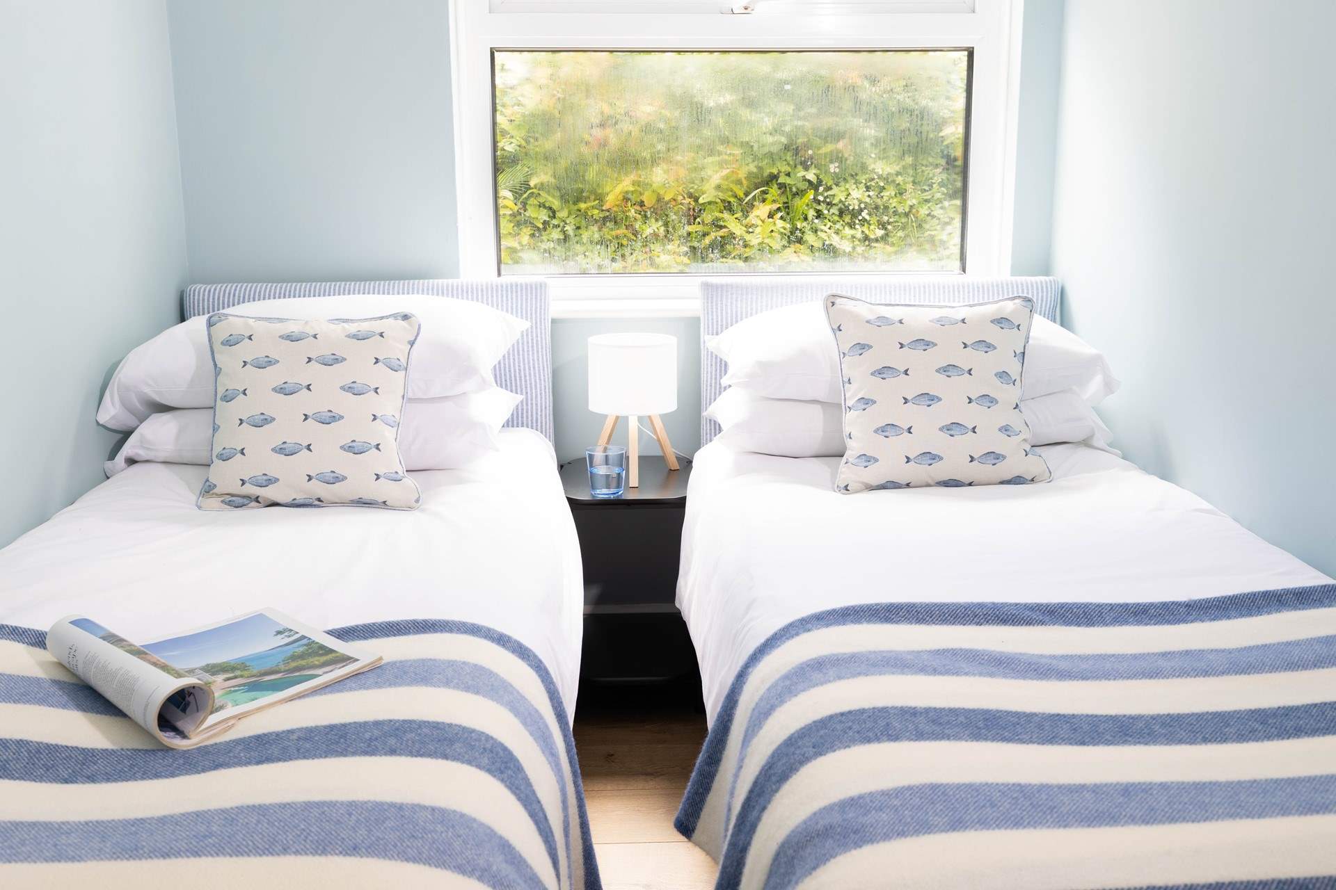 The sweet twin bedded room. 