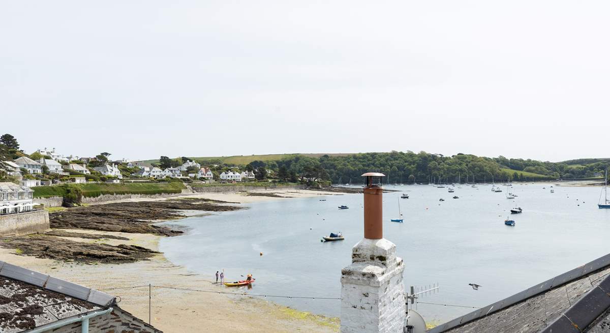 Harbour Retreat is perfectly situated in St Mawes with a bird's eye view of Summers Beach.