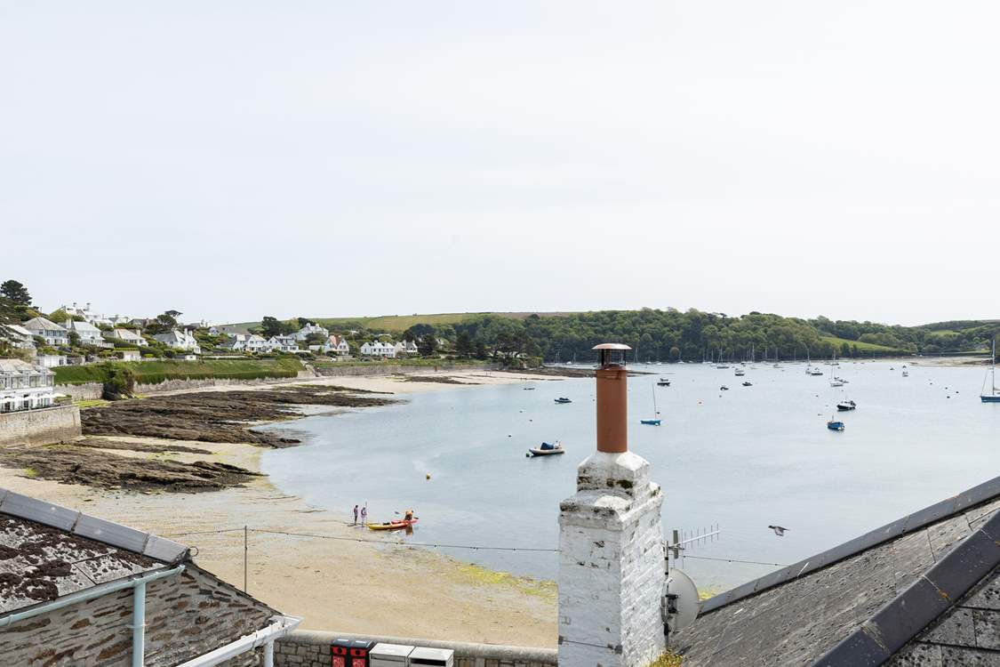 Harbour Retreat is perfectly situated in St Mawes with a bird's eye view of Summers Beach.